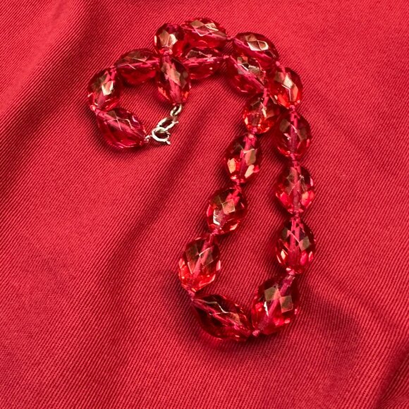 Sparkly Red Faceted Hand-Knotted Glass Bead Necklace – Christmas Accessory - Picture 8 of 13
